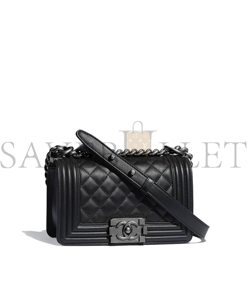 CHANEL SMALL BOY CHANEL HANDBAG . A67085 Y09953 94305 (20.5*12*8.5cm)